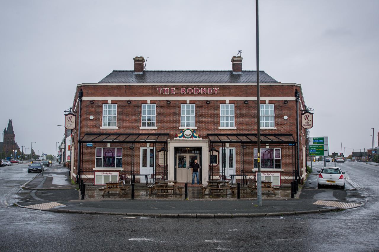 The Rodney Warrington (Cheshire) Exterior foto